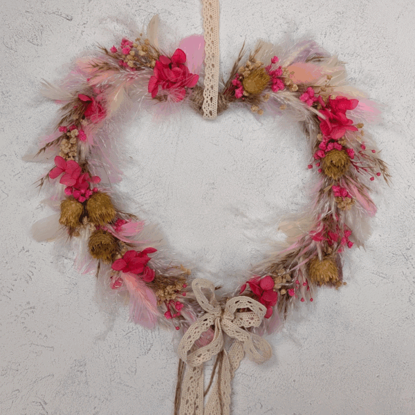 Herzförmiger Trockenblumenkranz mit Spitze - 26 x26cm – Bild 5