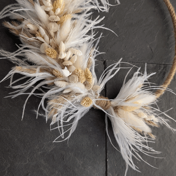 Trockenblumenkranz mit Straußenfedern & Pampas - 25 cm – Bild 3