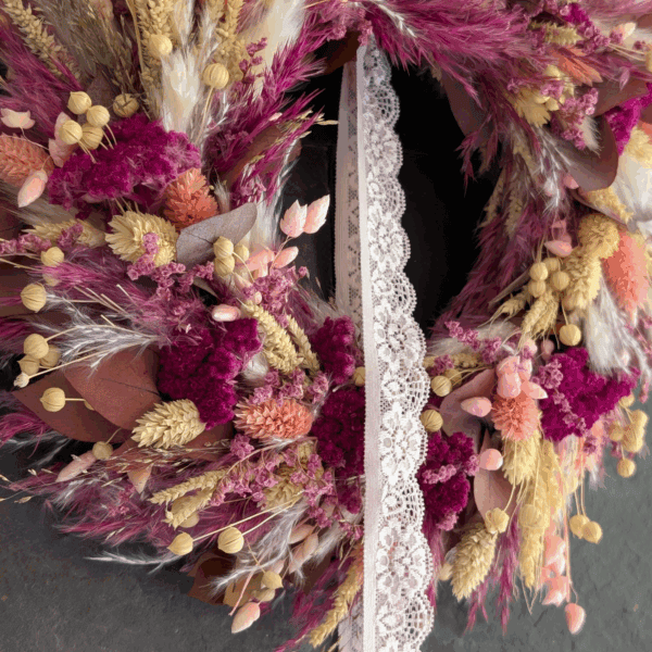 Trockenblumenkranz mit Spitze & Pampas - 30 cm – Bild 3