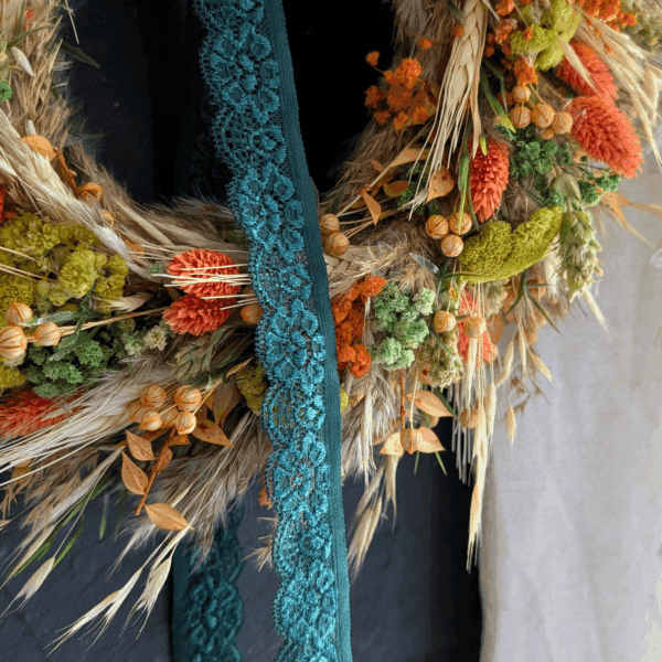 Trockenblumenkranz Orange-Beige mit Schleierkraut 28cm – Bild 3