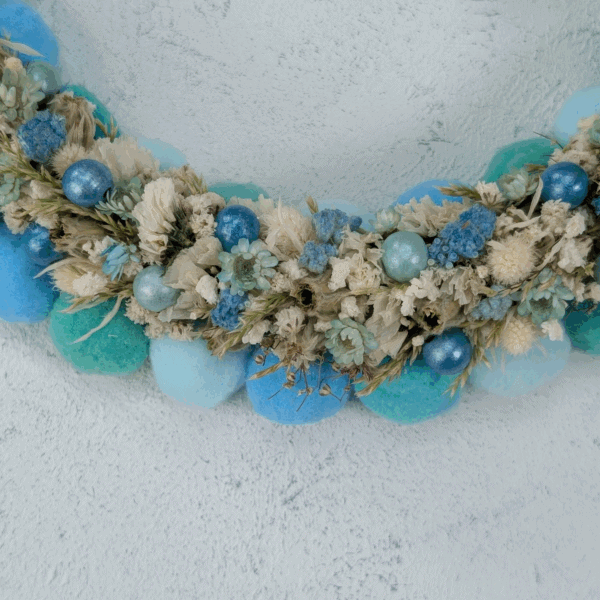 Upcycling-Kranz mit Bommel & Trockenblumen – 23cm – Bild 4