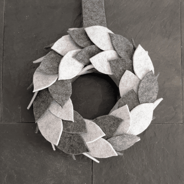 Upcycling-Kranz aus Filz – 23,5cm – Bild 4