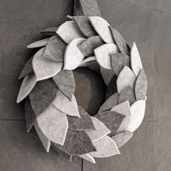 Upcycling-Kranz aus Filz – 23,5cm – Bild 2