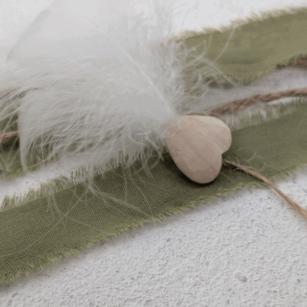Upcycling-Kranz mit Textilband & Holz – 23,5cm – Bild 5
