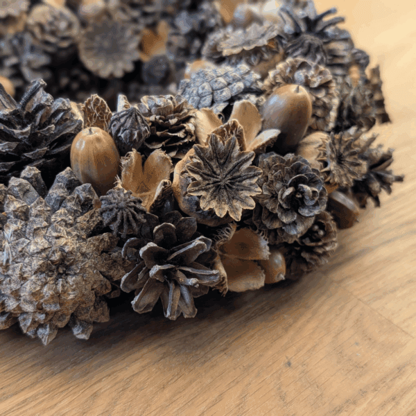 Naturkranz mit Zapfen, Eicheln & Mohnkapseln - 24 cm – Bild 6