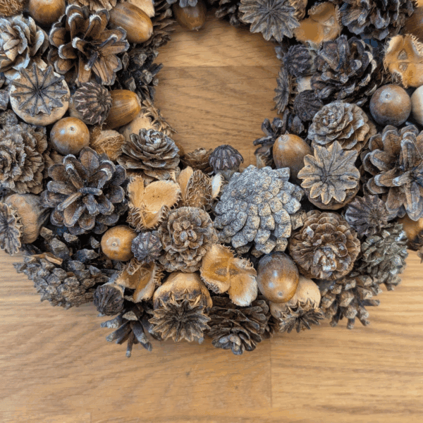 Naturkranz mit Zapfen, Eicheln & Mohnkapseln - 24 cm – Bild 5