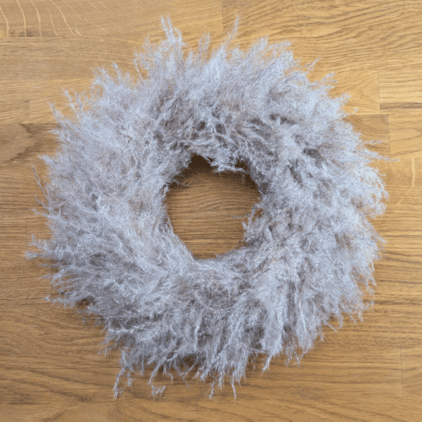 Handgemachter Pampasgras-Kranz auf Strohrömer | 26 cm