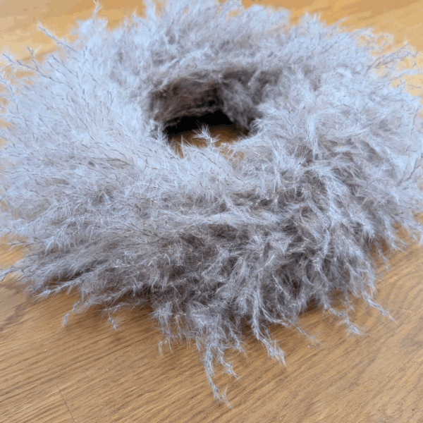 Handgemachter Pampasgras-Kranz auf Strohrömer | 26 cm – Bild 4