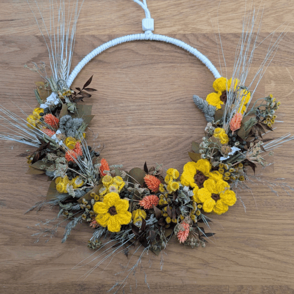 Trockenblumenkranz mit Akelei, Makramee & Häkelblüten | 26 cm