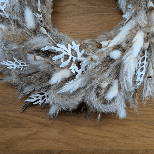 Trockenblumenkranz mit Mohnkapseln & Pampas | 37 cm – Bild 4