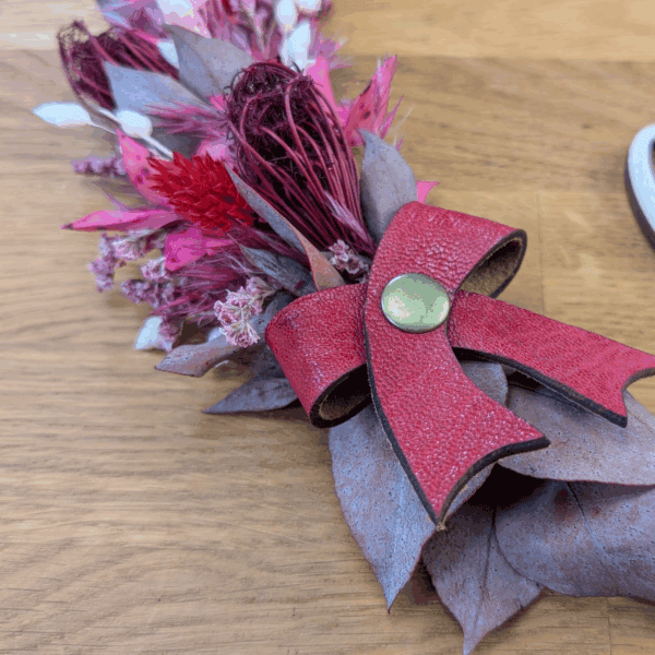 Holzherz „LOVE“ Rot-Rosa mit Trockenblumen 23x25cm – Bild 5