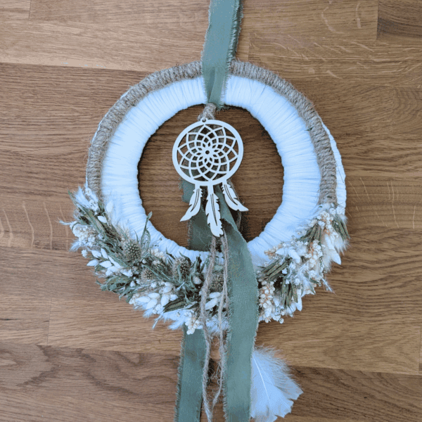 Upcycling-Kranz mit Textilband & Holz – 23,5cm