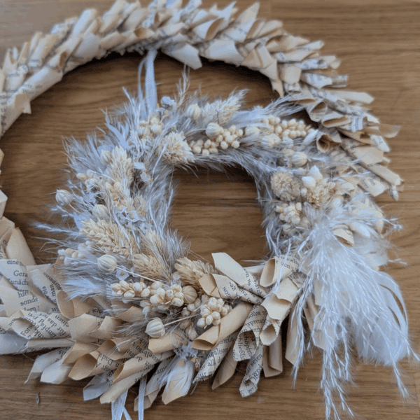 Trockenblumenkranz mit Pampas & Buchseiten - 25cm – Bild 5