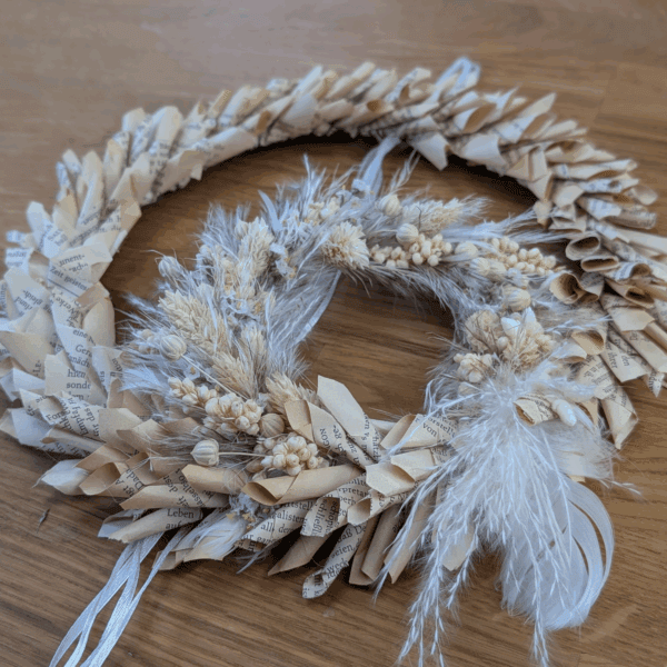Trockenblumenkranz mit Pampas & Buchseiten - 25cm – Bild 4