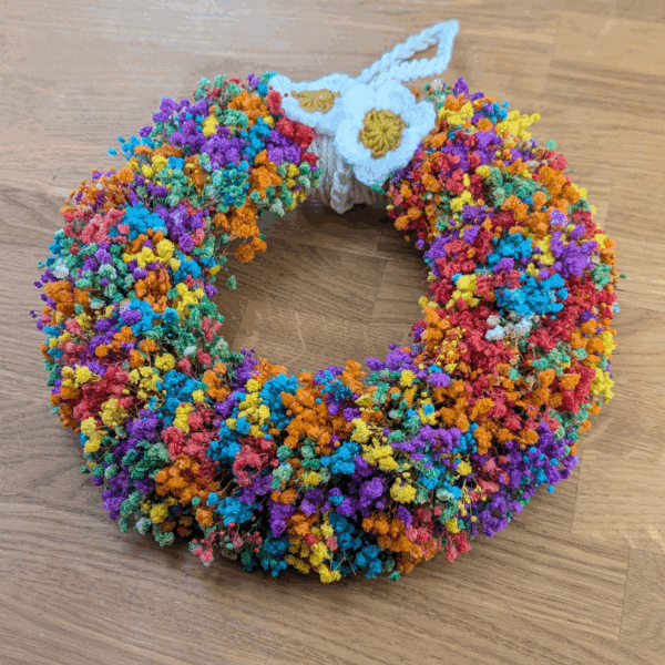 Bunter Trockenblumenkranz mit Häkelblüten - 26 cm – Bild 4