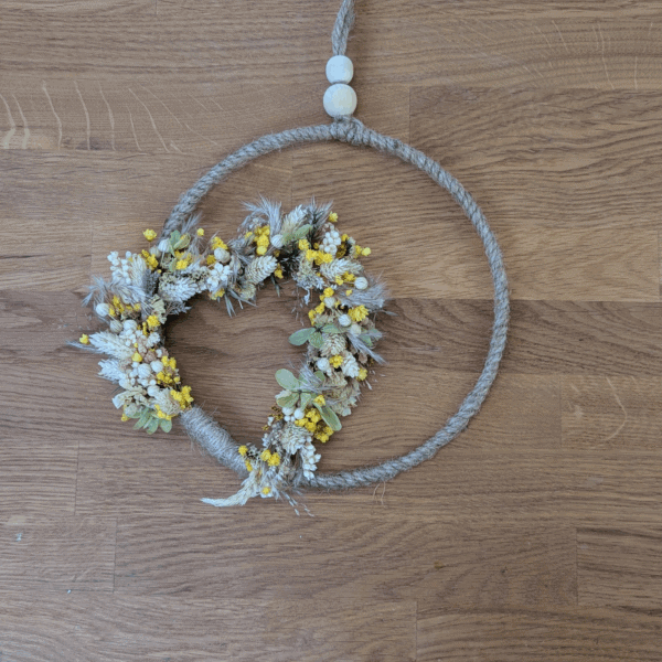 Trockenblumenkranz Beige-Gelb-Grün mit Holzperlen - 22 cm
