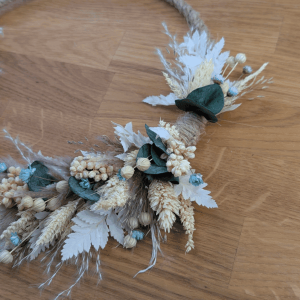 Trockenblumenkranz mit Holzperlen - 27 cm – Bild 3