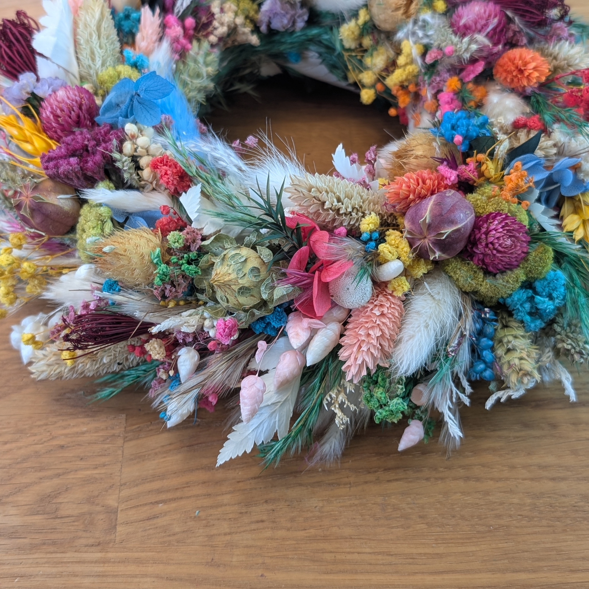 Trockenblumenkranz mit Pampas, Nigella, Eukalyptus & Distel - 22 cm – Bild 5