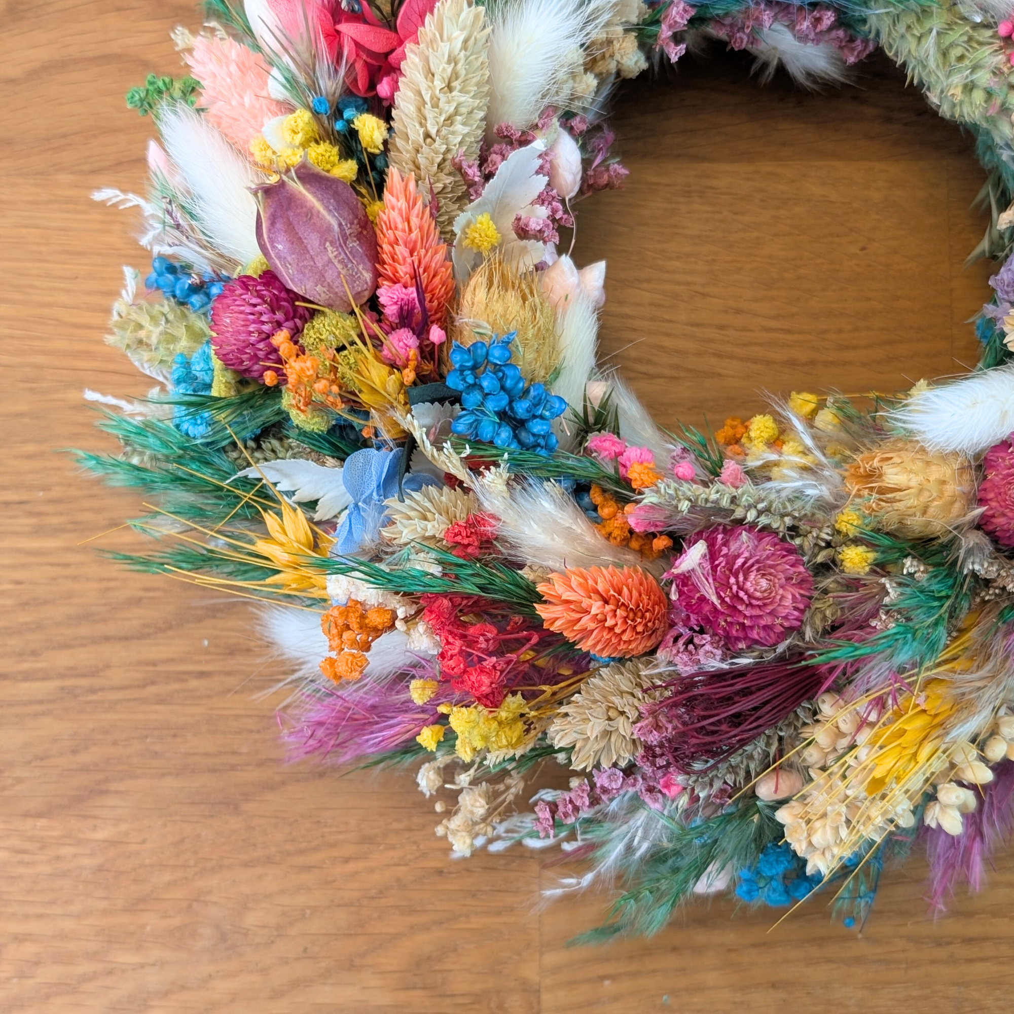 Trockenblumenkranz mit Pampas, Nigella, Eukalyptus & Distel - 22 cm – Bild 7