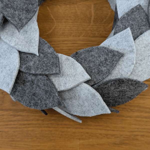 Upcycling-Kranz aus Filz – 23,5cm – Bild 5