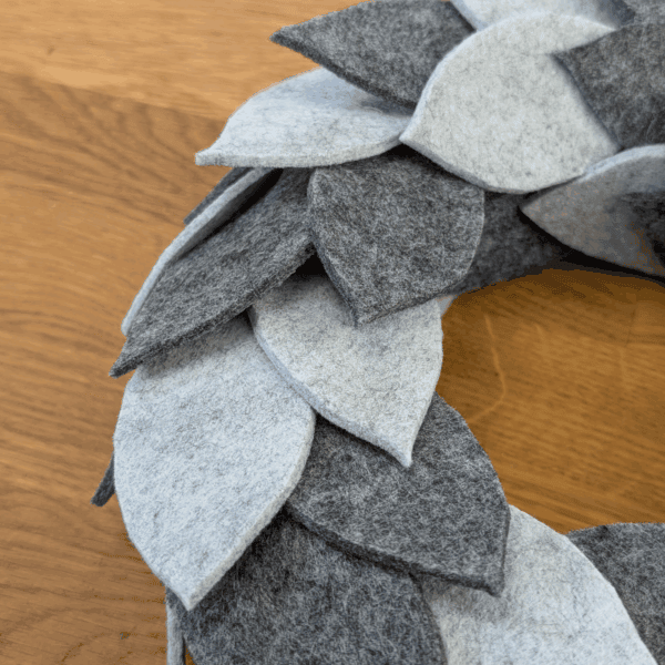 Upcycling-Kranz aus Filz – 23,5cm – Bild 7