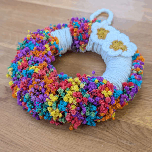 Trockenblumenkranz mit Häkel- und Garnakzenten - 21 cm – Bild 3