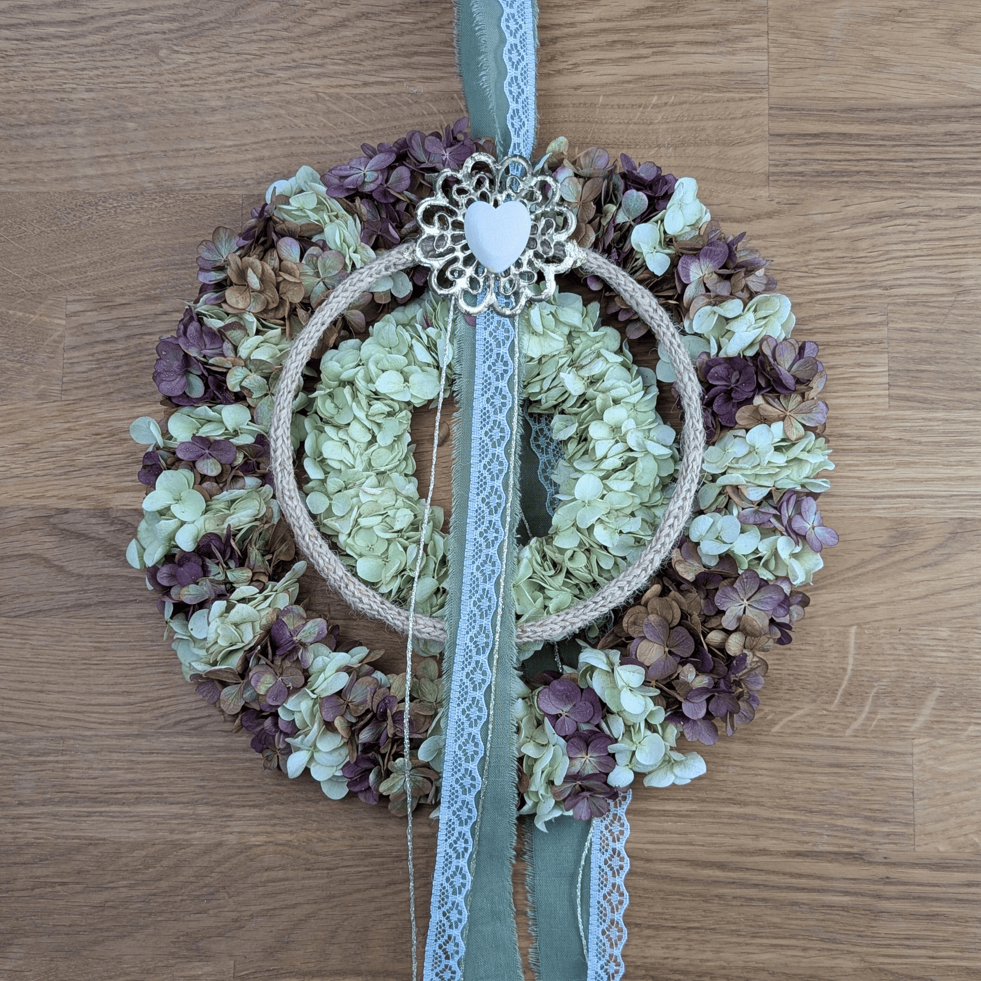 Doppelkranz aus Trockenblumen mit Jute, Gold & Rispenhortensie (26 cm)