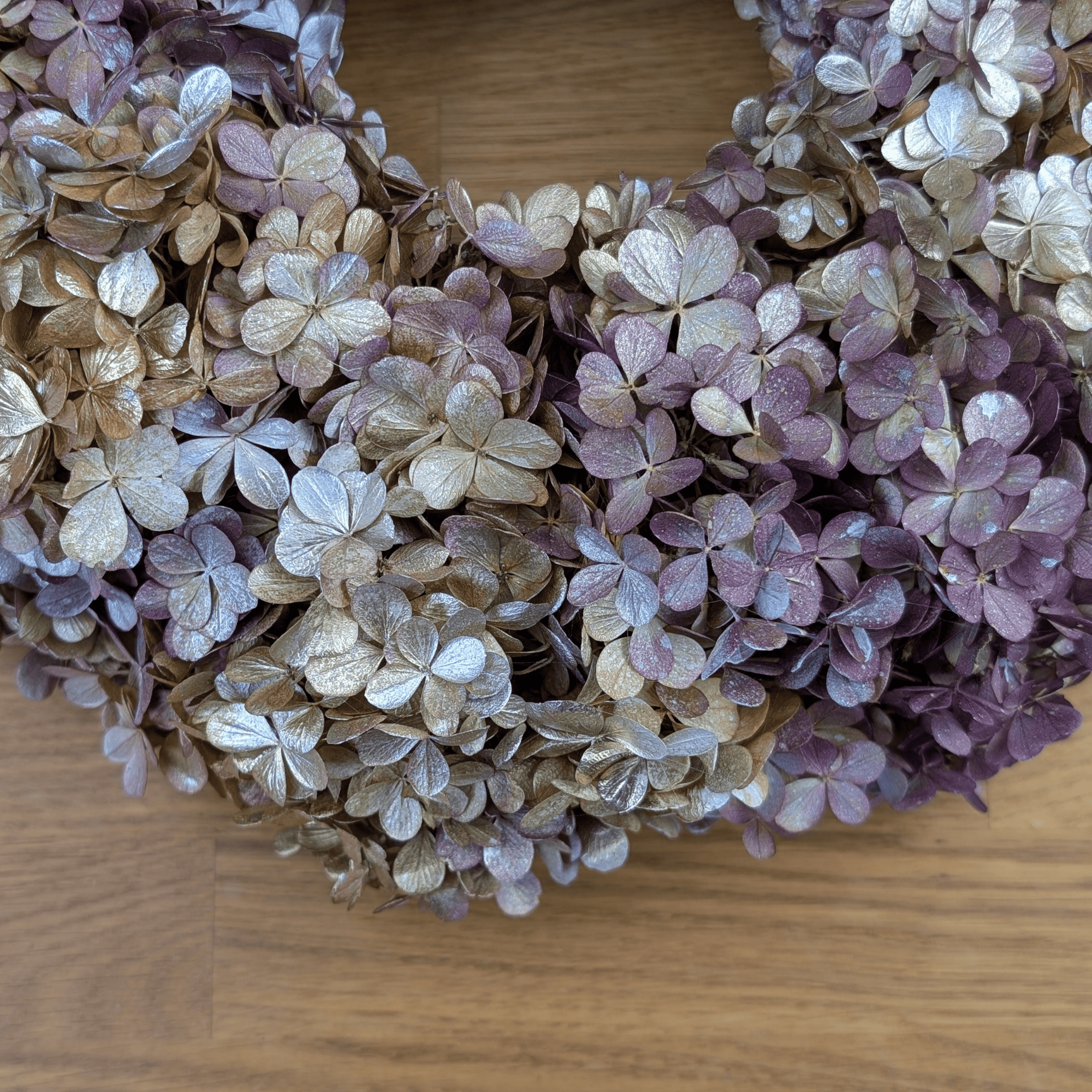 Trockenblumenkranz mit Rispenhortensie in Silber-Gold (30 cm) – Bild 5