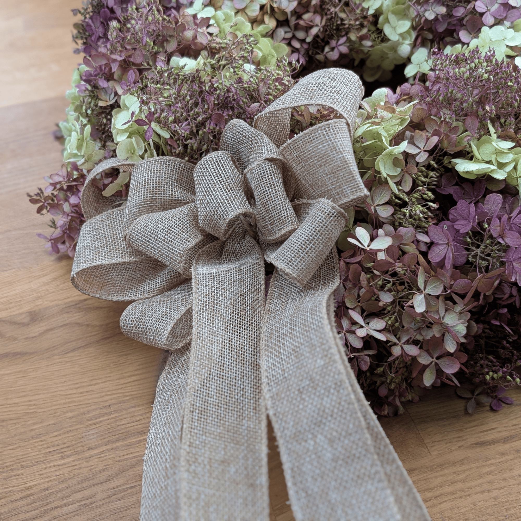 Trockenblumenkranz mit Rispenhortensie & Juteschleife (42 cm) – Bild 4