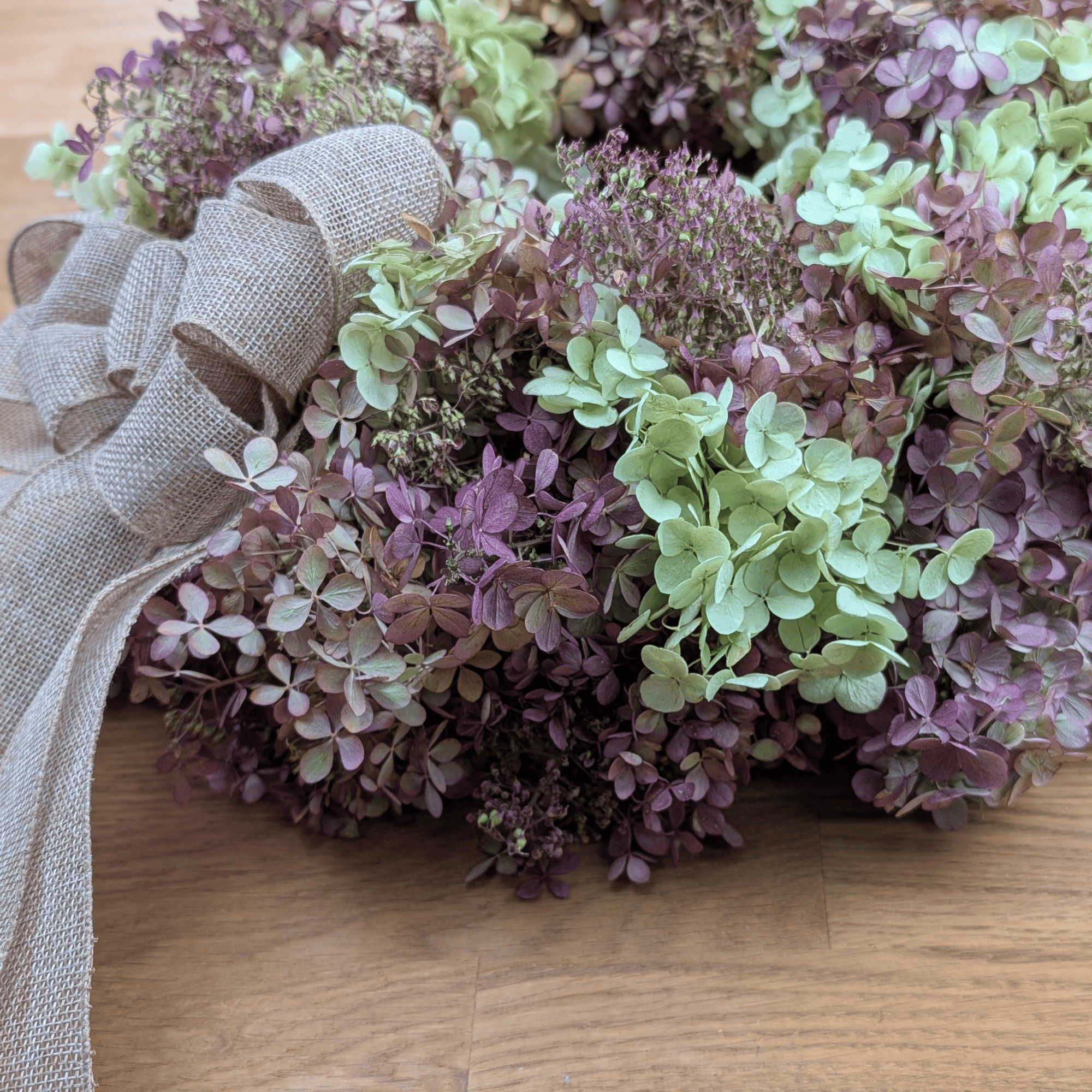 Trockenblumenkranz mit Rispenhortensie & Juteschleife (42 cm) – Bild 6