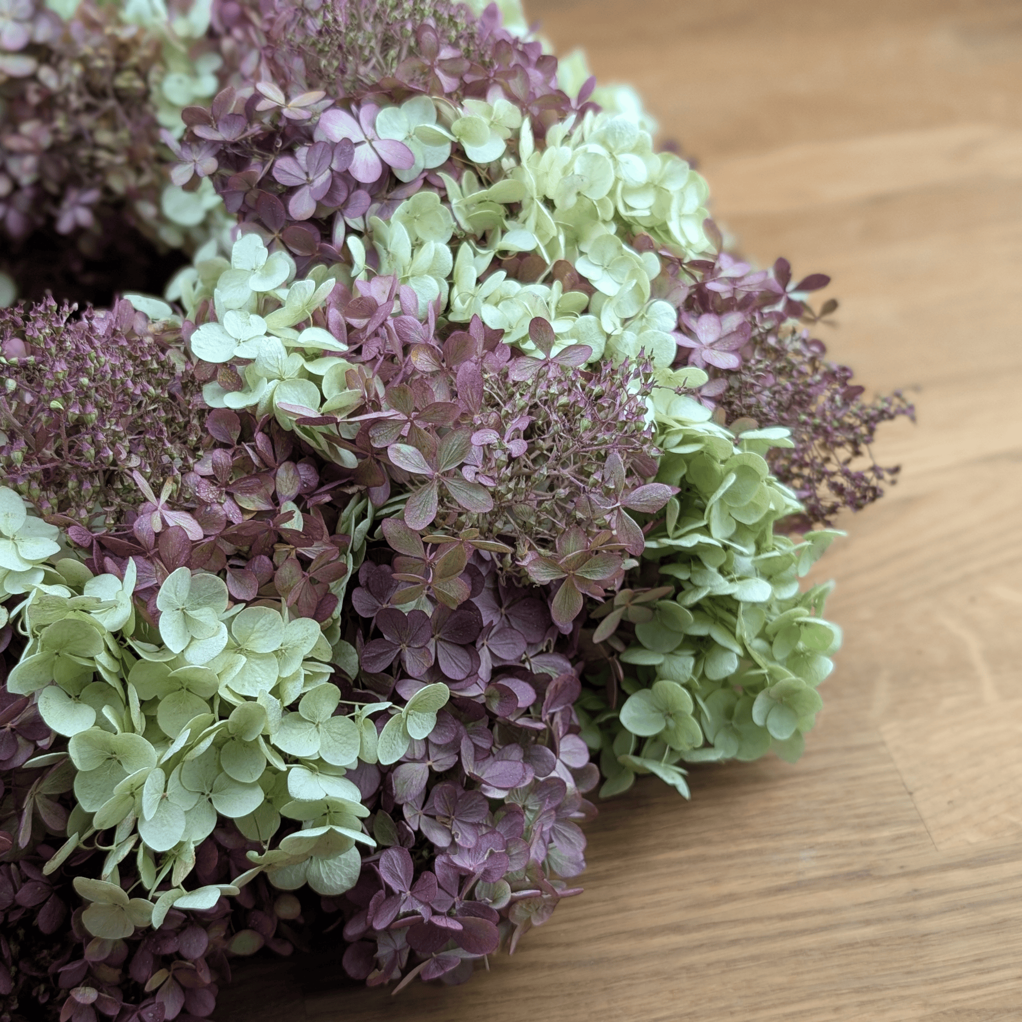 Trockenblumenkranz mit Rispenhortensie & Juteschleife (42 cm) – Bild 5