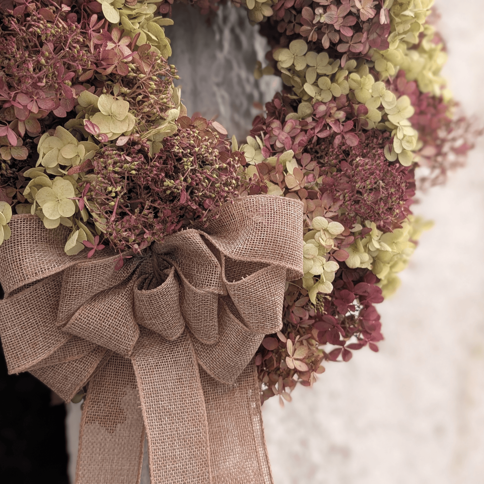 Trockenblumenkranz mit Rispenhortensie & Juteschleife (42 cm) – Bild 3