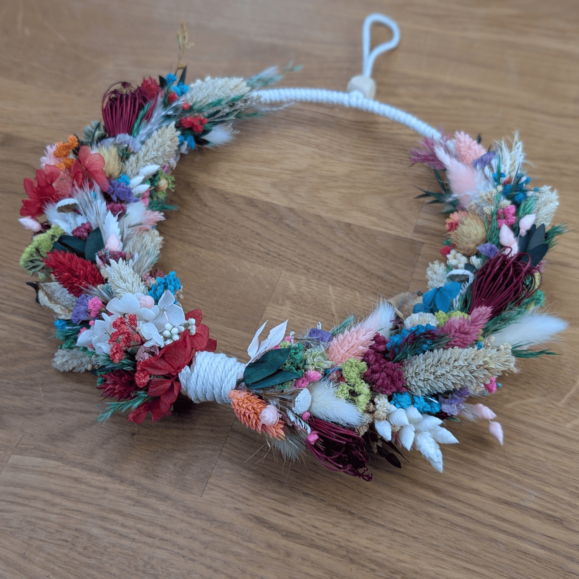 Trockenblumenkranz mit Makrameekordel, Holzperle & Pampasgras (25 cm) – Bild 5