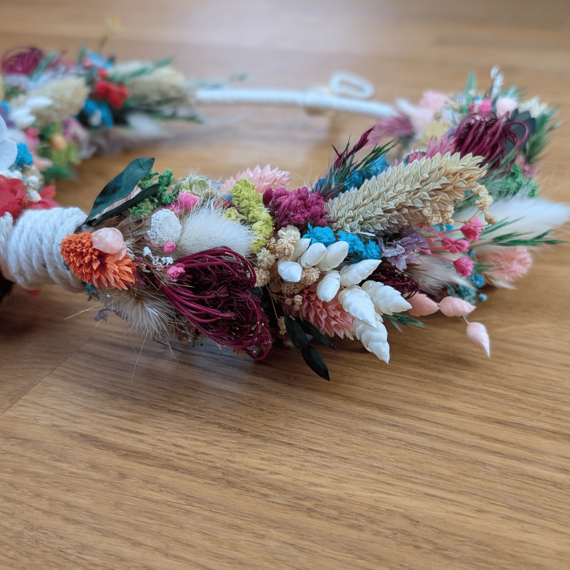 Trockenblumenkranz mit Makrameekordel, Holzperle & Pampasgras (25 cm) – Bild 4