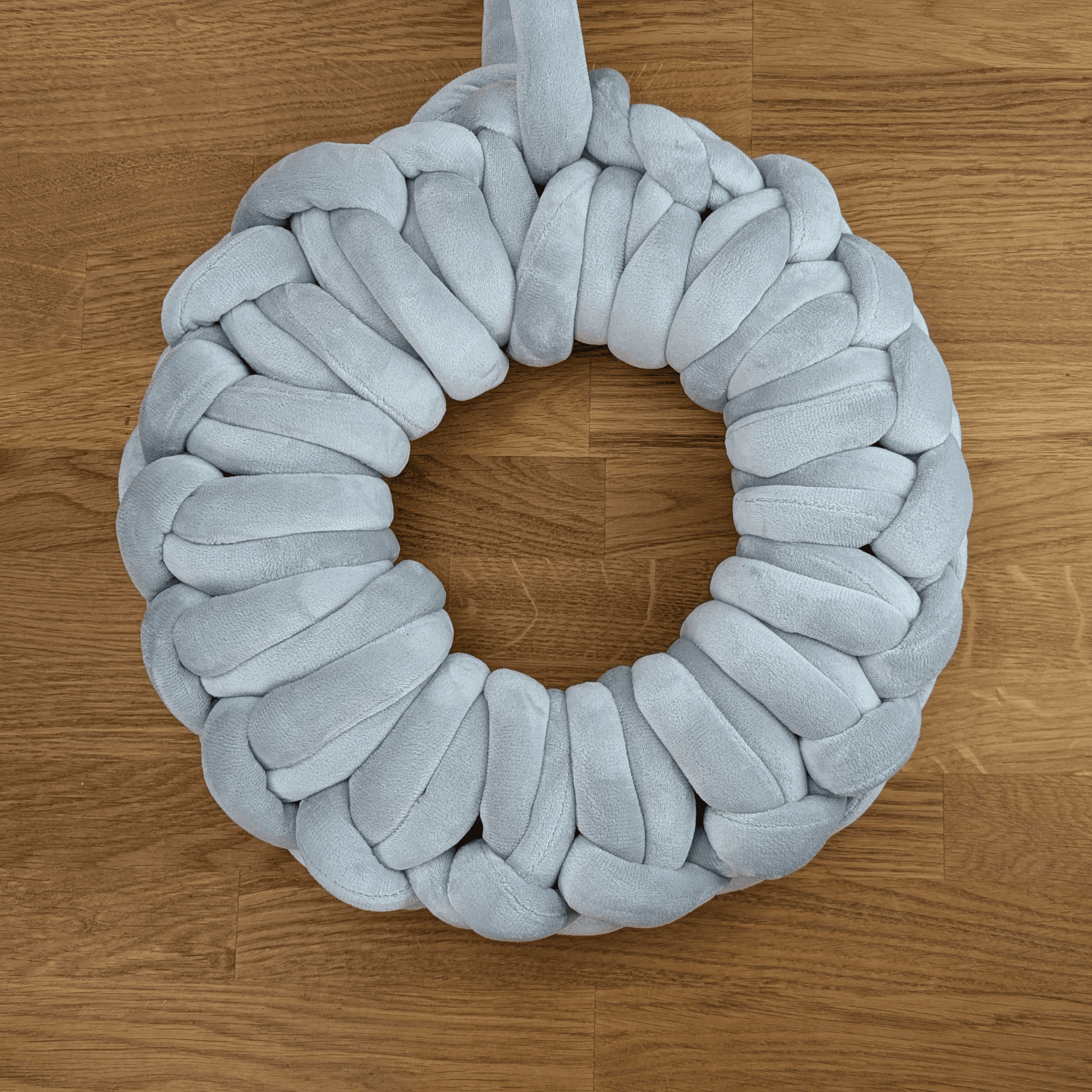 Kranz aus grauem Textilgarn – umhäkelt & undekoriert (32,5 cm)