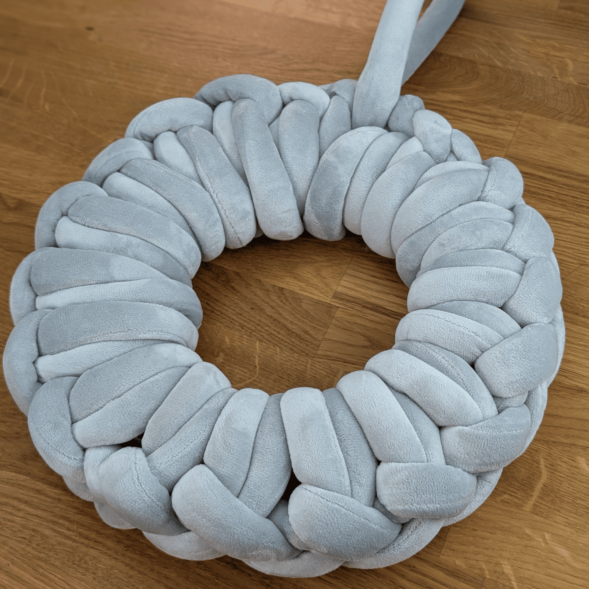 Kranz aus grauem Textilgarn – umhäkelt & undekoriert (32,5 cm) – Bild 2