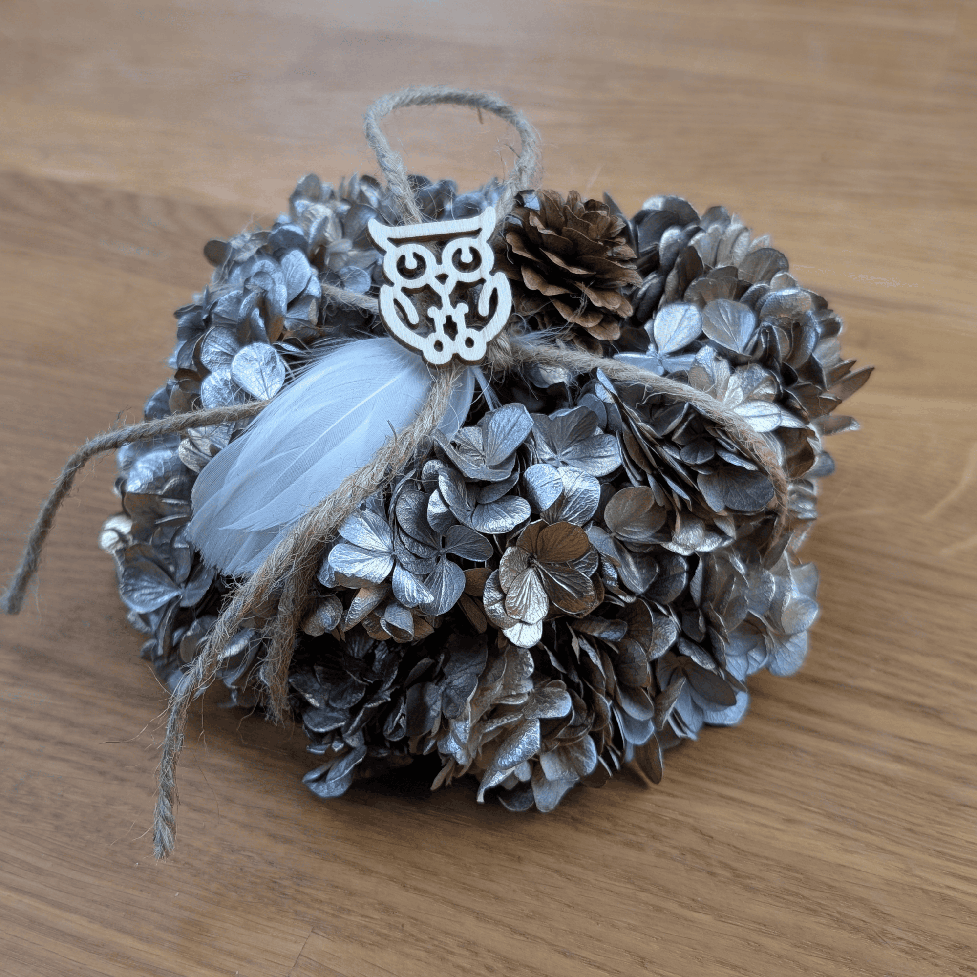 Trockenblumen-Kranz & Herz mit Rispenhortensie in Silber-Gold (2er-Set) – Bild 2