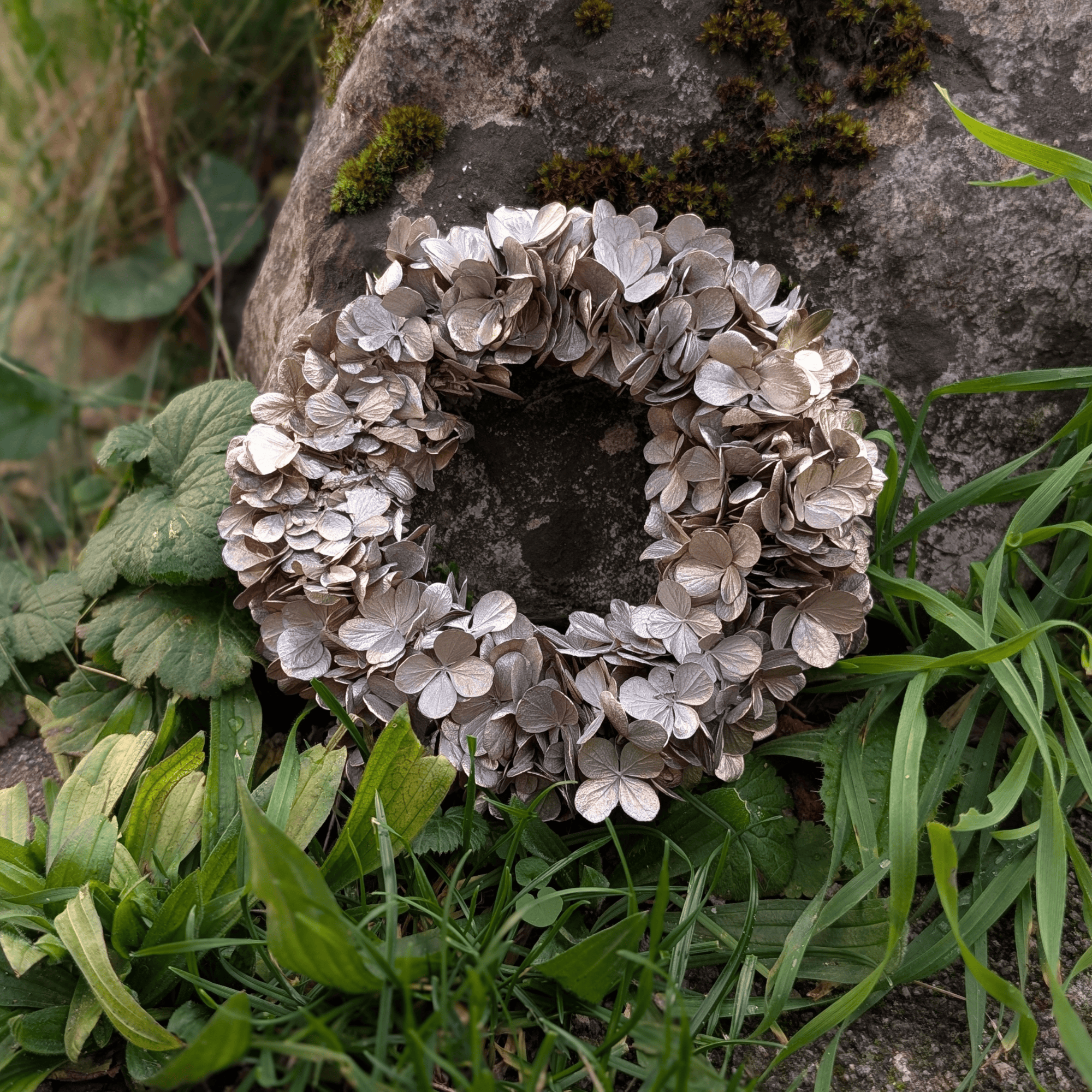 Trockenblumen-Kranz & Herz mit Rispenhortensie in Silber-Gold (2er-Set) – Bild 3