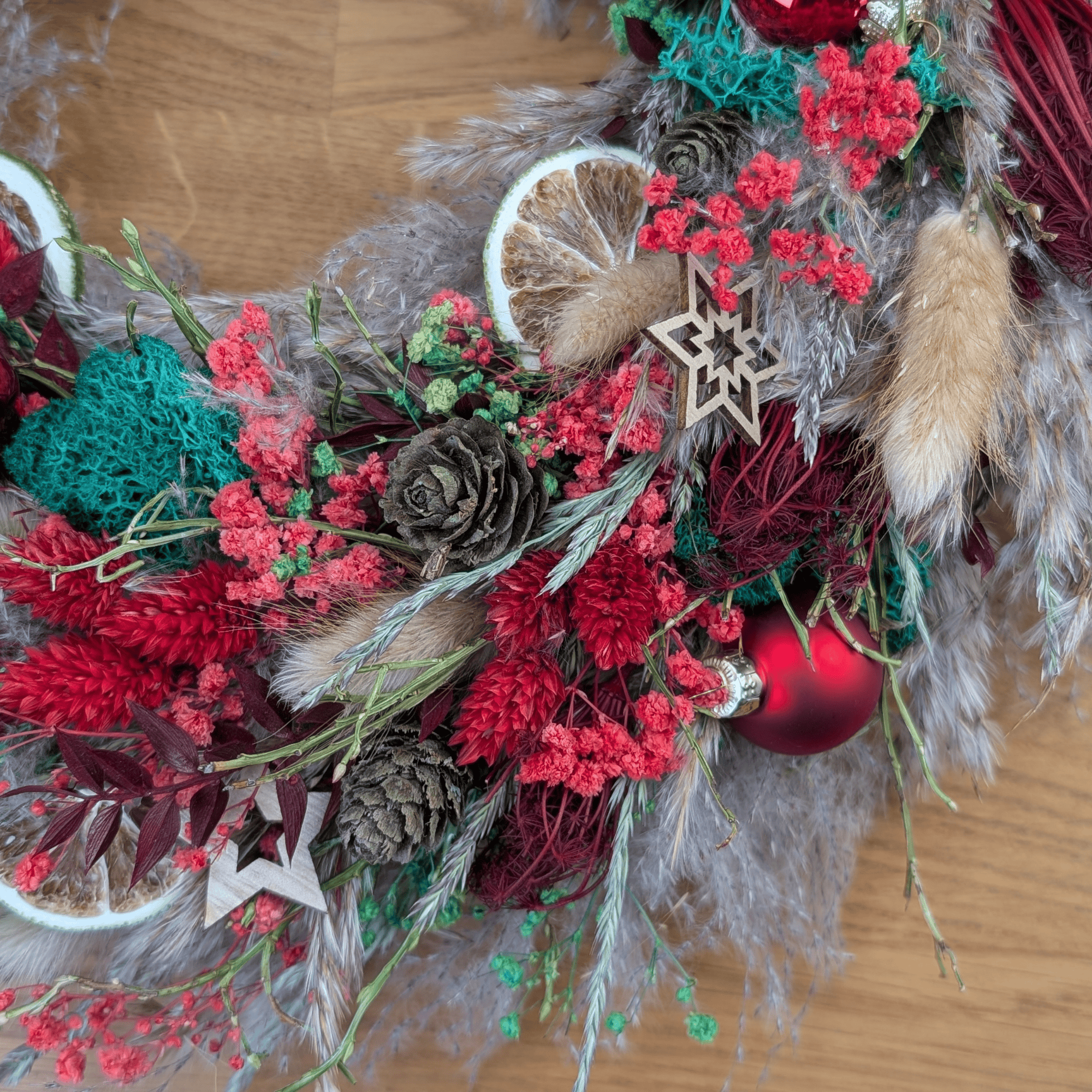 Winterlicher Trockenblumenkranz mit Limette & Naturakzenten – Bild 7
