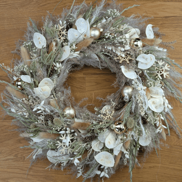 Eleganter Trockenblumenkranz in Grün, Weiß & Gold