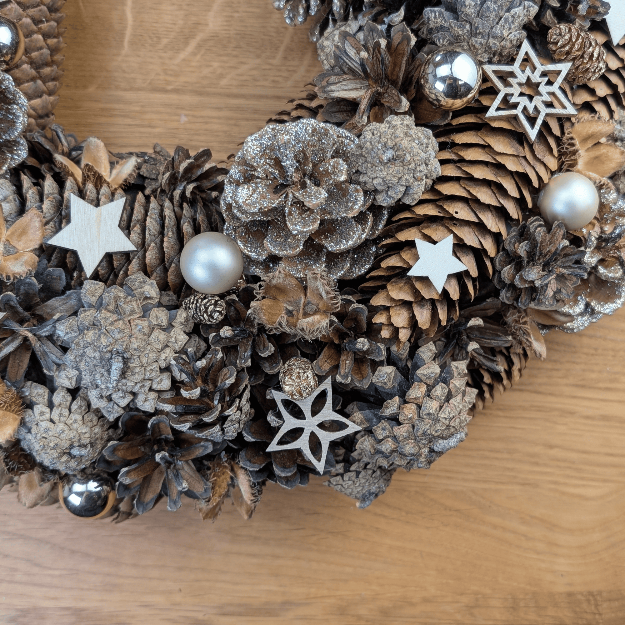 Zapfenkranz in Beige, Braun & Gold – Bild 7