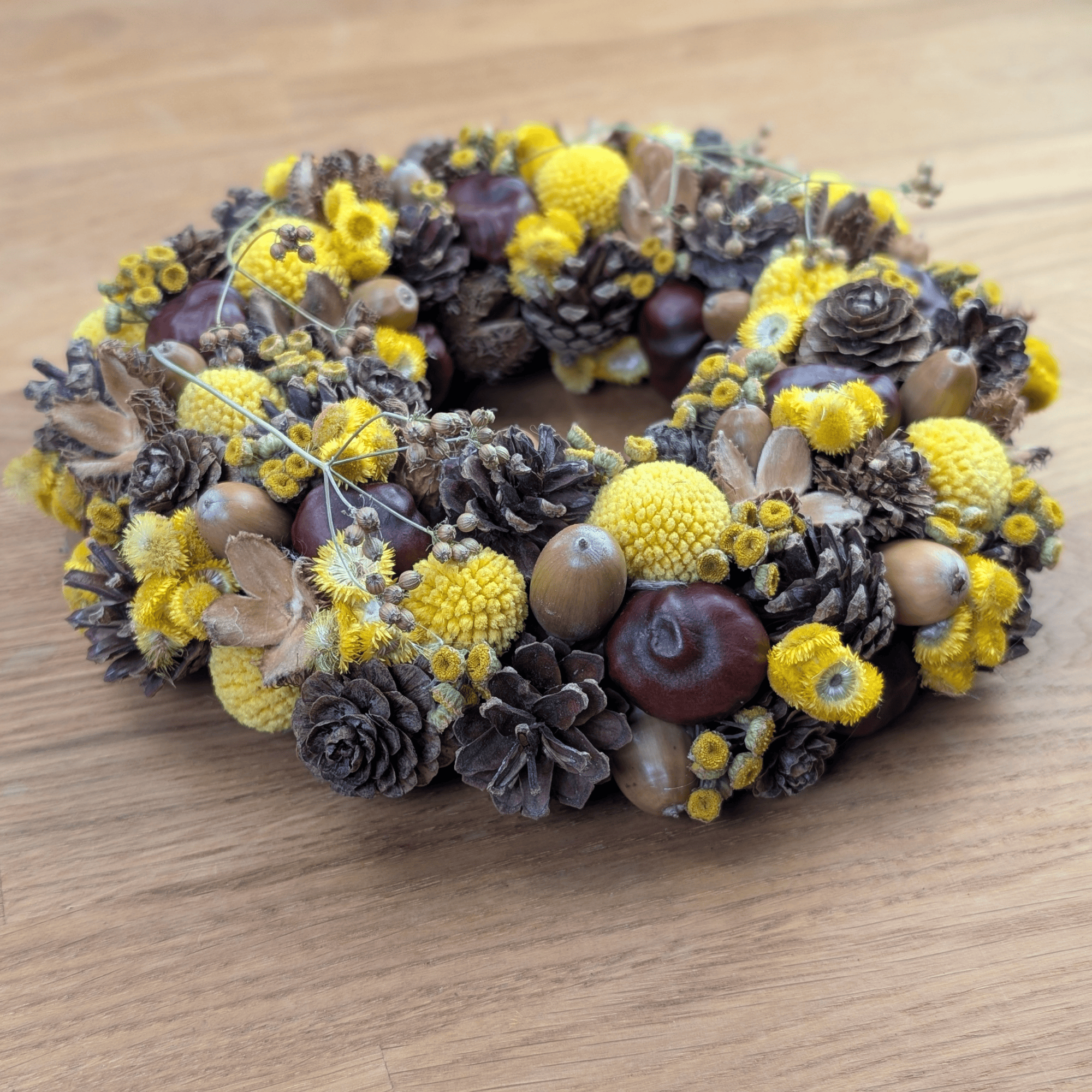 Trockenblumenkranz mit Kastanien, Graspedia & Eicheln (21 cm) – Bild 4