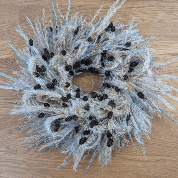 Trockenblumenkranz aus Gräsern, Pampas & Erlenzapfen