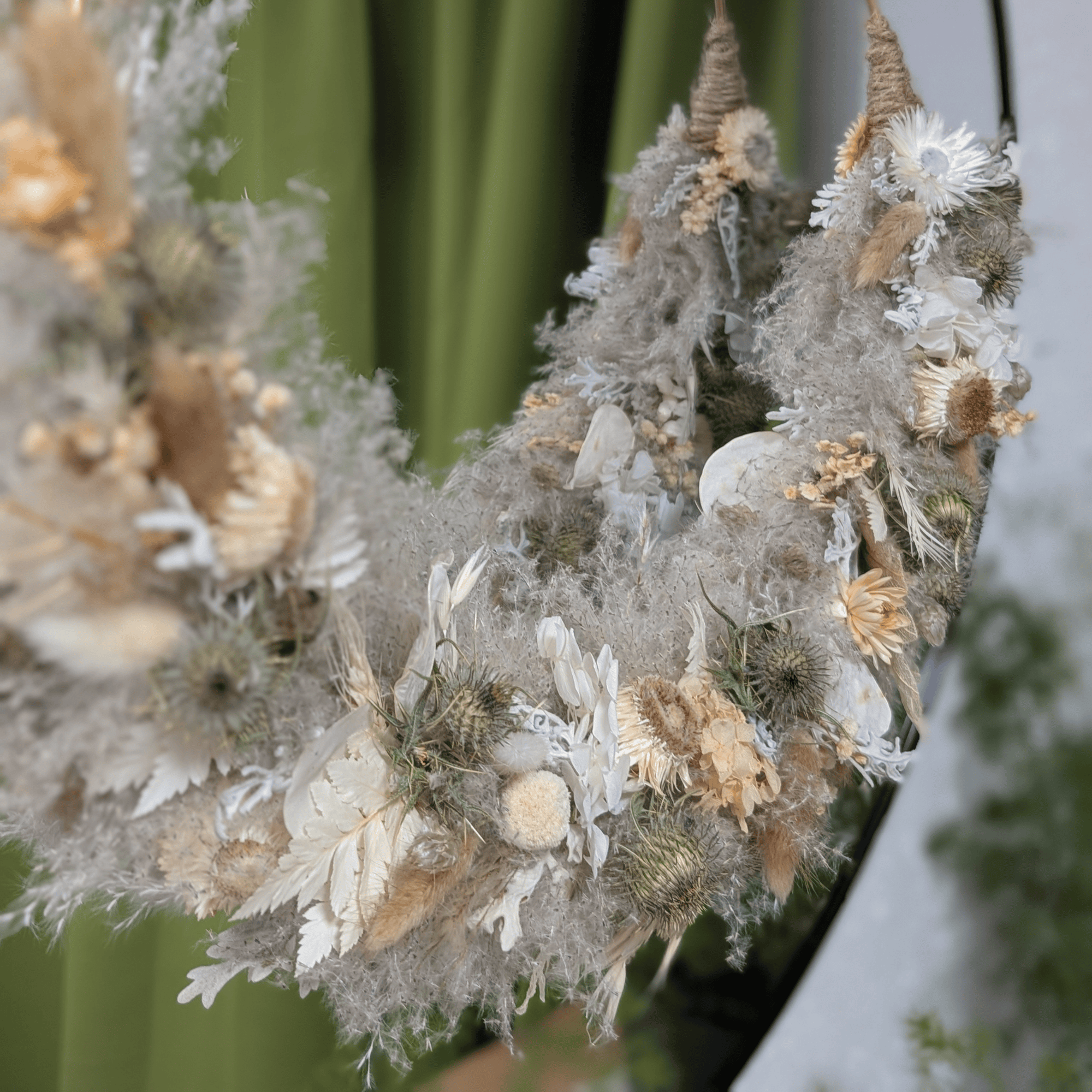 Beidseitig gewickelter Trockenblumenkranz in Naturtönen (43 cm) – Bild 3