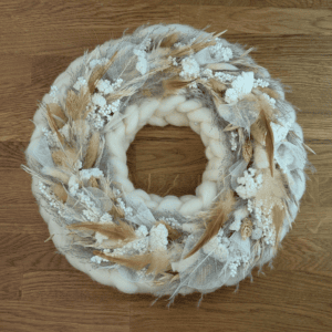 Trockenblumenkranz mit creme Schafswolle 36 cm
