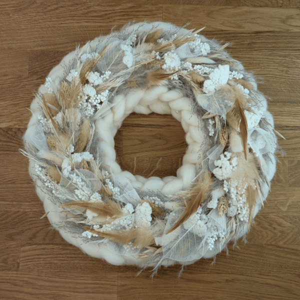 Trockenblumenkranz mit creme Schafswolle 36 cm
