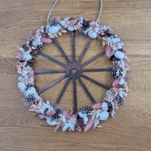 Trockenblumenkranz auf Holz-Wagenrad 28 cm