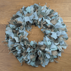Stoffkranz Upcycling in Grüntönen und Braun