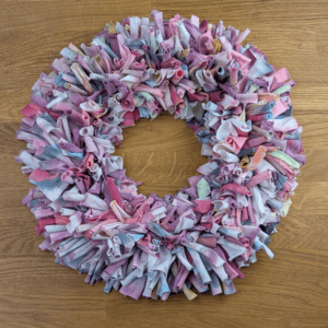 Bunter Upcycling Textilkranz in Pastelltönen
