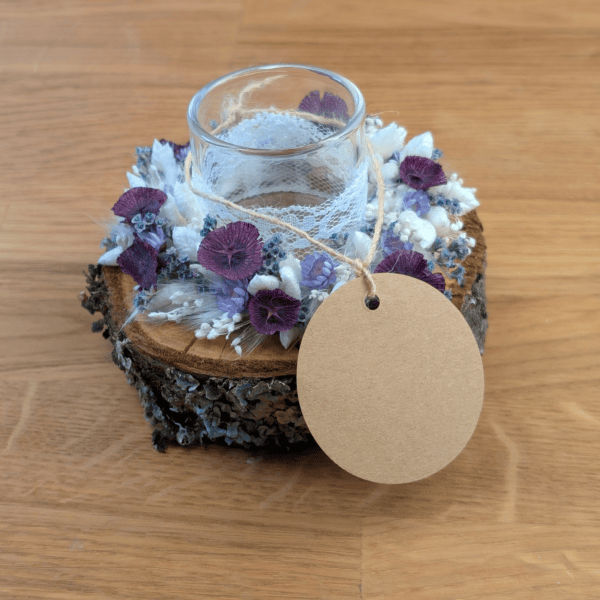 Trockenblumenkranz mit Teelicht in Lila-Blau